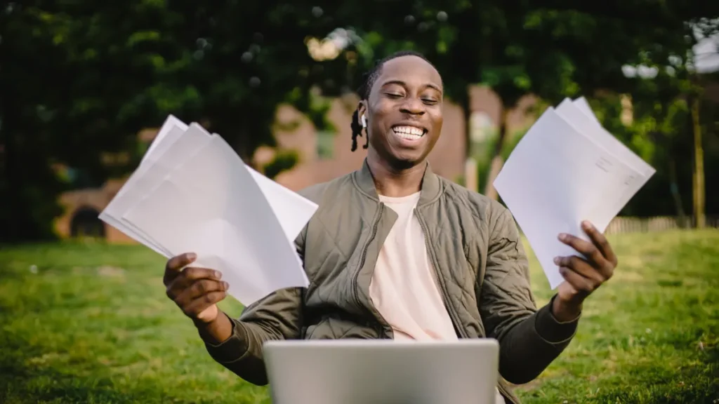 How to Find and Apply for Student Grants